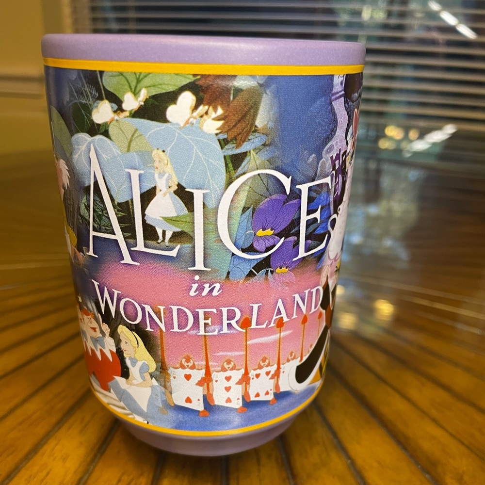 DISNEY Store Alice in Wonderland 16 oz Coffee Tea Mug Cup